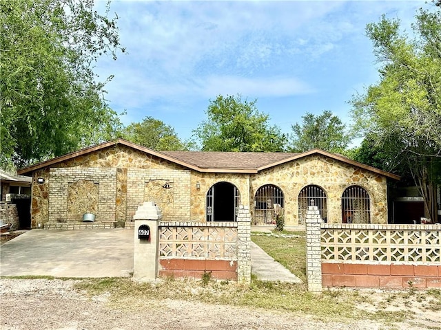 607 N Mariposa St, Rio Grande City, TX 78582 - photo 1