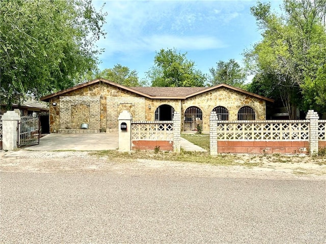 607 N Mariposa St, Rio Grande City, TX 78582 - photo 2