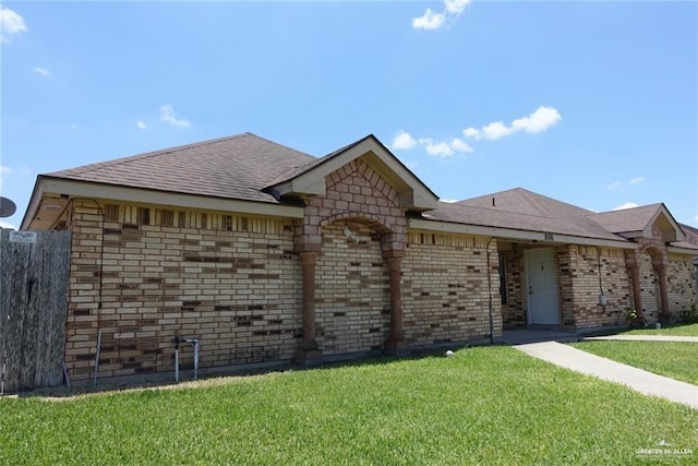 ranch-style home with a front lawn