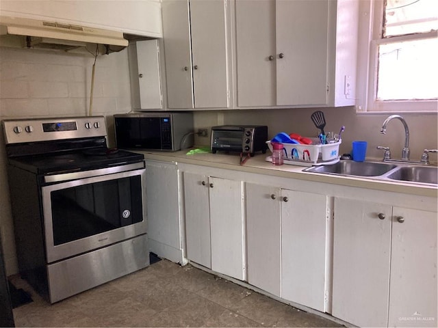 kitchen featuring sink, extractor fan, stainless steel electric stove, decorative backsplash, and white cabinets