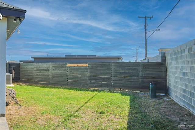 view of yard featuring a fenced backyard