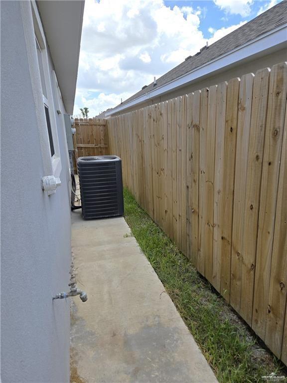 1006 N Woodson, Edinburg, TX 78541 - photo 11