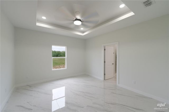 unfurnished room featuring visible vents, recessed lighting, baseboards, and ceiling fan