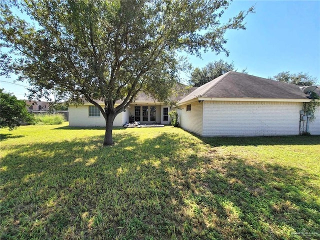 ranch-style home with a front yard