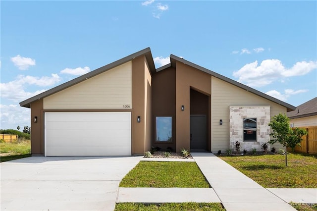 view of front of property featuring a front lawn and a garage