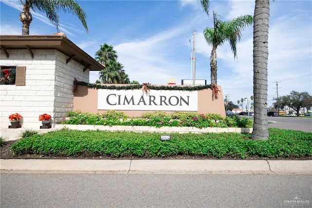 view of community / neighborhood sign