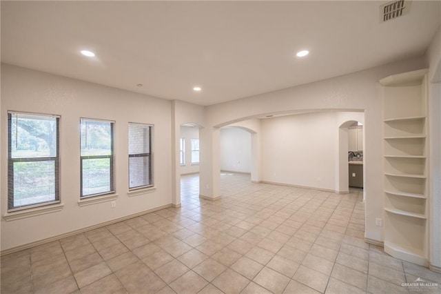 empty room featuring light tile patterned floors