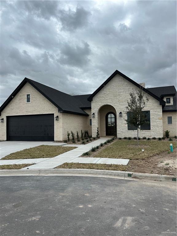 view of front of house with driveway and a garage