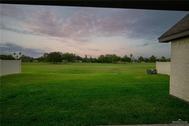 view of yard at dusk