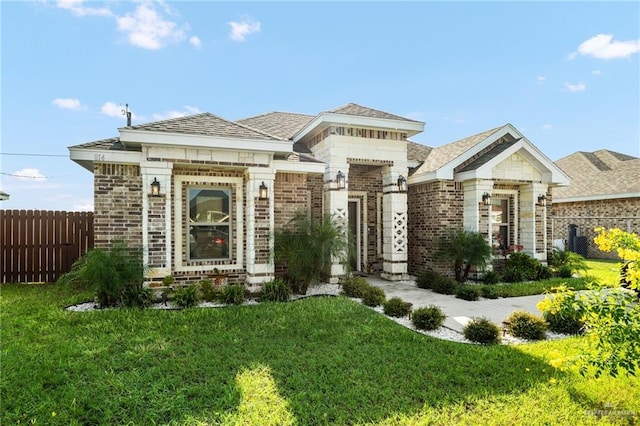 view of front facade with a front yard