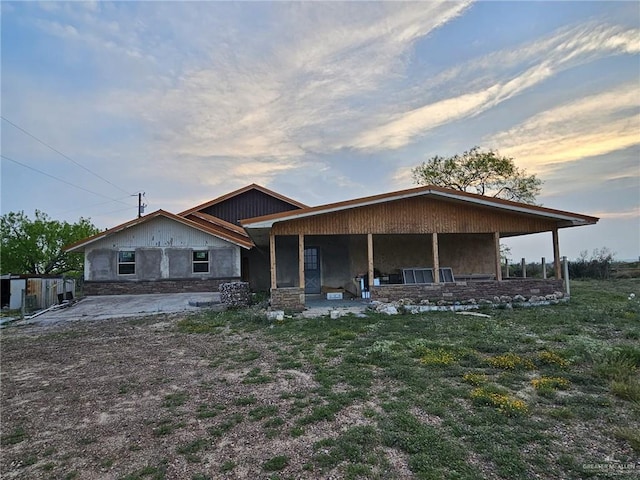 view of front facade with a porch