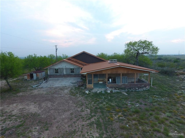 view of front of property featuring a porch