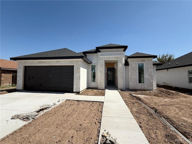 view of front of property featuring driveway and a garage