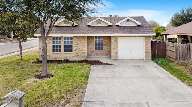 view of front facade featuring a garage and a front yard