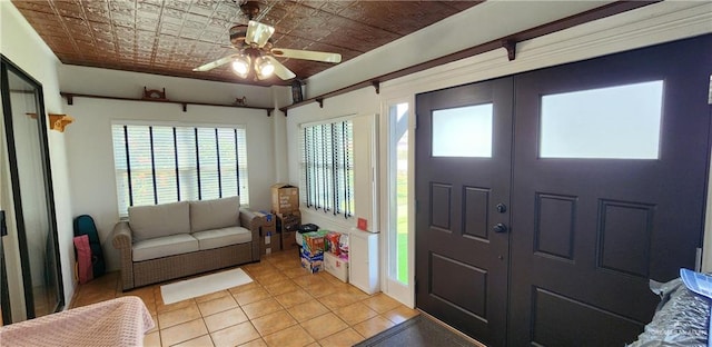 tiled entryway featuring ceiling fan