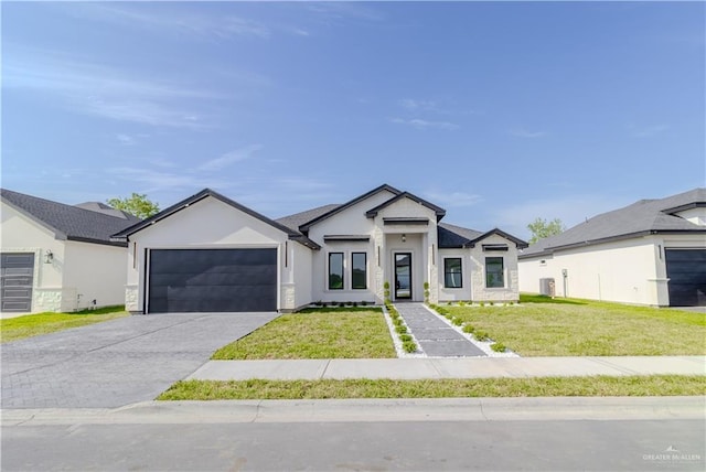 modern farmhouse with stucco siding, an attached garage, driveway, and a front yard