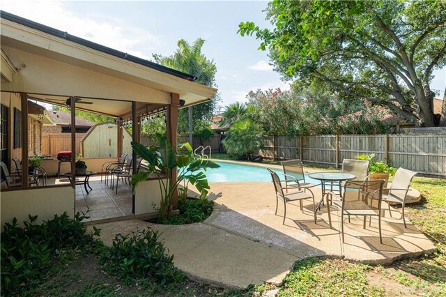 2105 Nightingale Ave W, Mcallen, TX 78504 - view of swimming pool featuring a fenced backyard and a patio area