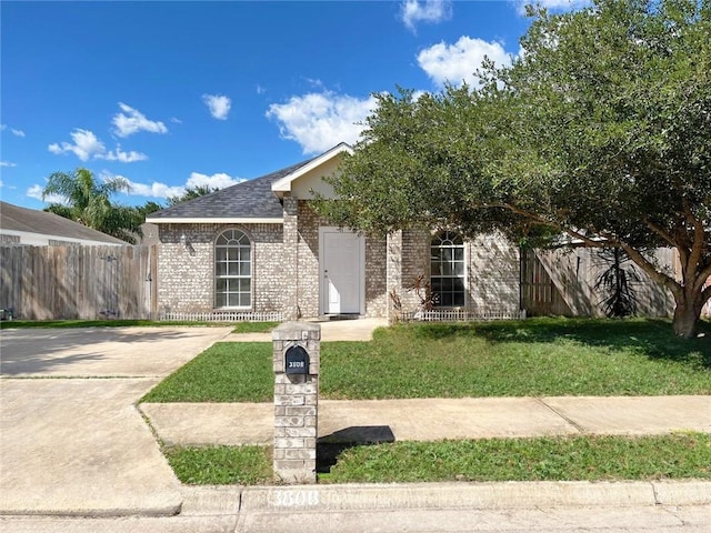 view of front of house with a front lawn