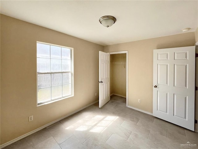 unfurnished bedroom featuring a closet