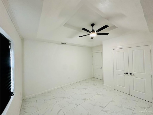 unfurnished bedroom with ceiling fan and a closet