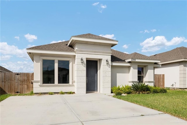 prairie-style home with a front yard