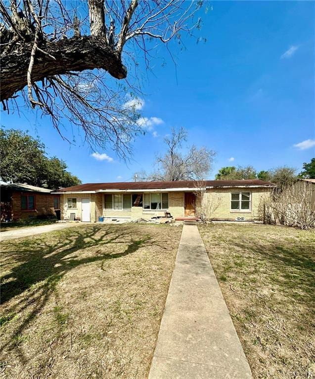 ranch-style house with a front lawn