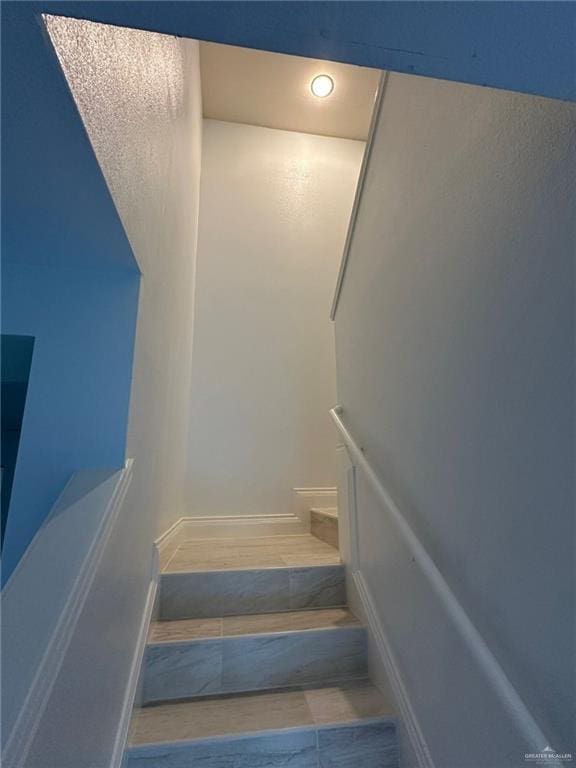 3518 Monette St, Edinburg, TX 78539 - view of stairway