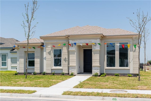 view of front of home with a front lawn