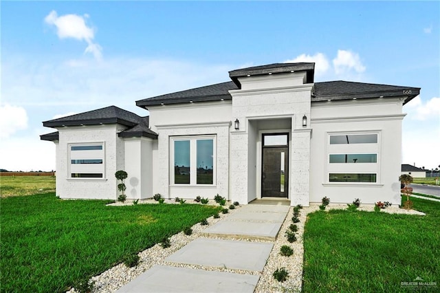 prairie-style home with a front yard