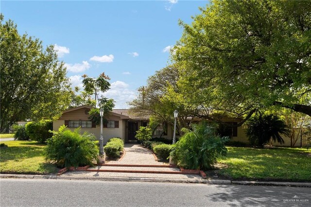 1201 W Fern Ave, Mcallen, TX 78501 - view of front of house with a front lawn