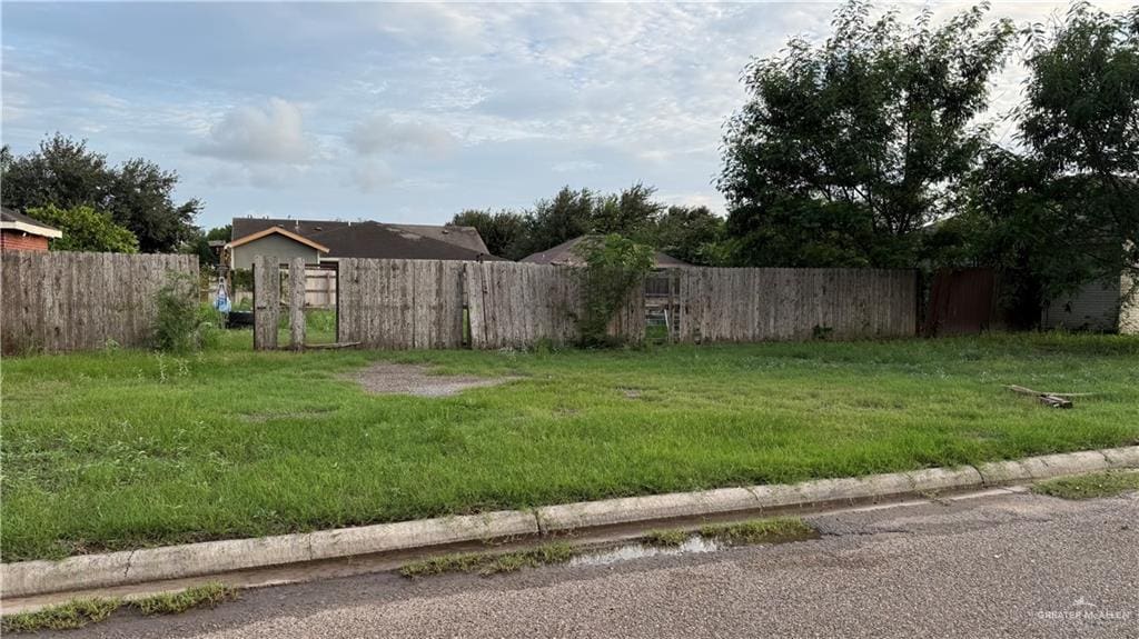 2001 1 1/2 St, Mission, TX 78572