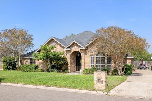 view of front of property with a front lawn