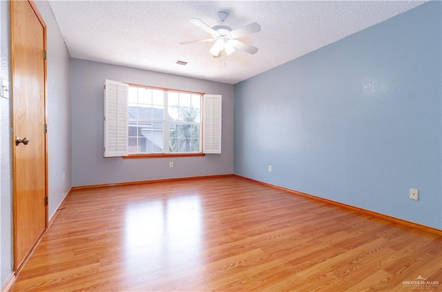 unfurnished bedroom with ceiling fan, a textured ceiling, and light hardwood / wood-style flooring