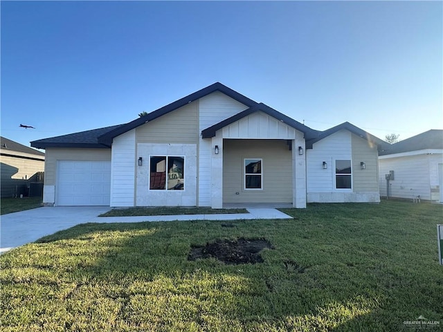 view of front of property featuring a garage and a front yard