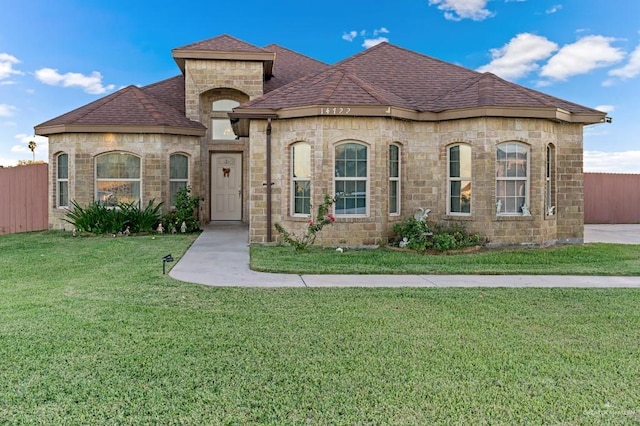 view of front of house with a front lawn