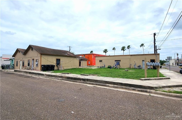 133 N Missouri Ave, Weslaco, TX 78596 - view of front of property featuring a front lawn