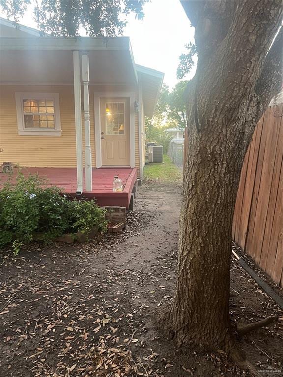 view of yard featuring central AC unit