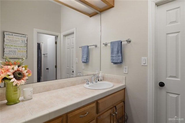 2513 Kings Dr, Edinburg, TX 78539 - bathroom with vanity