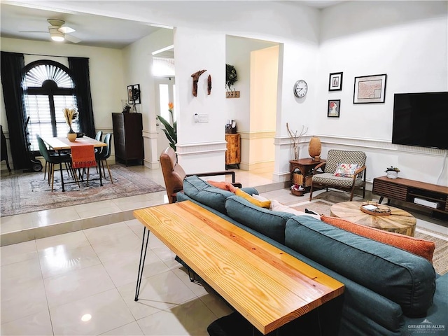2513 Sandpiper Ave, Mcallen, TX 78504 - tiled living area with a ceiling fan