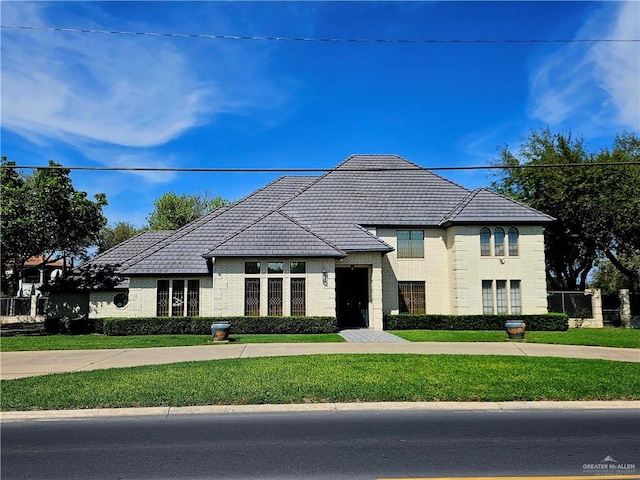 416 W Jackson Ave, Mcallen, TX 78501 - view of front of house with a front lawn