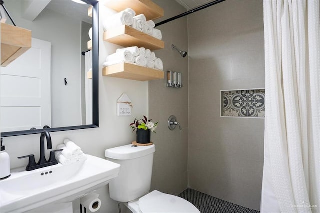 4509 Gardenia Ave, Mcallen, TX 78501 - bathroom featuring a tile shower