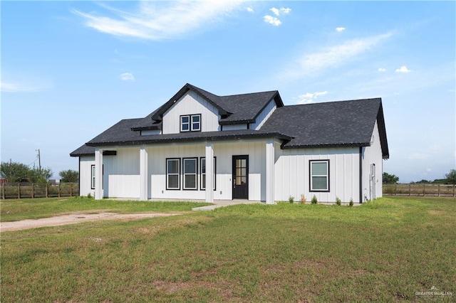 modern inspired farmhouse featuring a front yard