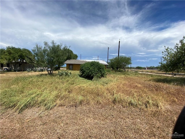 view of yard with a rural view