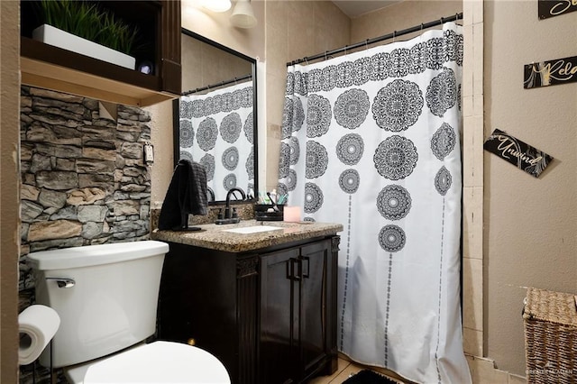 bathroom with vanity, toilet, and curtained shower