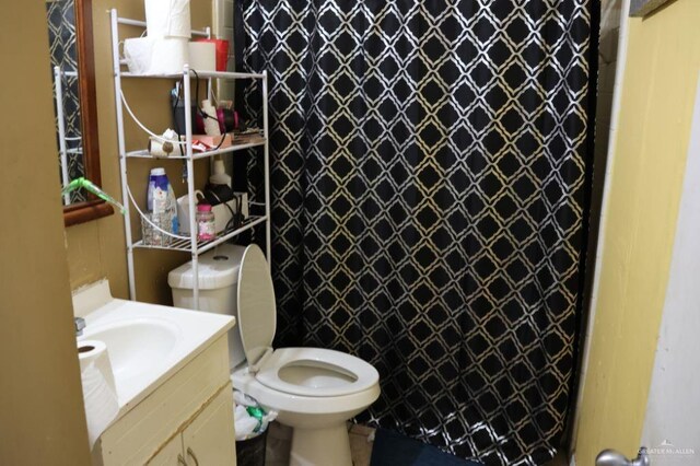 1100 Dormiendo St, Edinburg, TX 78539 - full bathroom with toilet, vanity, and a shower with shower curtain