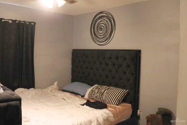 1100 Dormiendo St, Edinburg, TX 78539 - bedroom featuring a ceiling fan