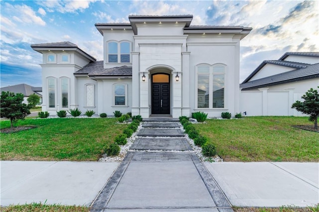 view of front facade with a front lawn