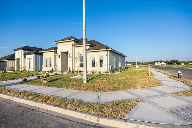 view of front of property with a front yard