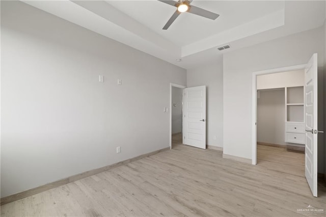 1220 N Lincoln Ave, San Juan, TX 78589 - unfurnished bedroom with light wood finished floors, a spacious closet, baseboards, a closet, and ceiling fan