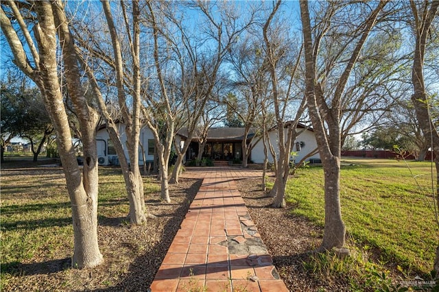 view of front of home featuring a front yard